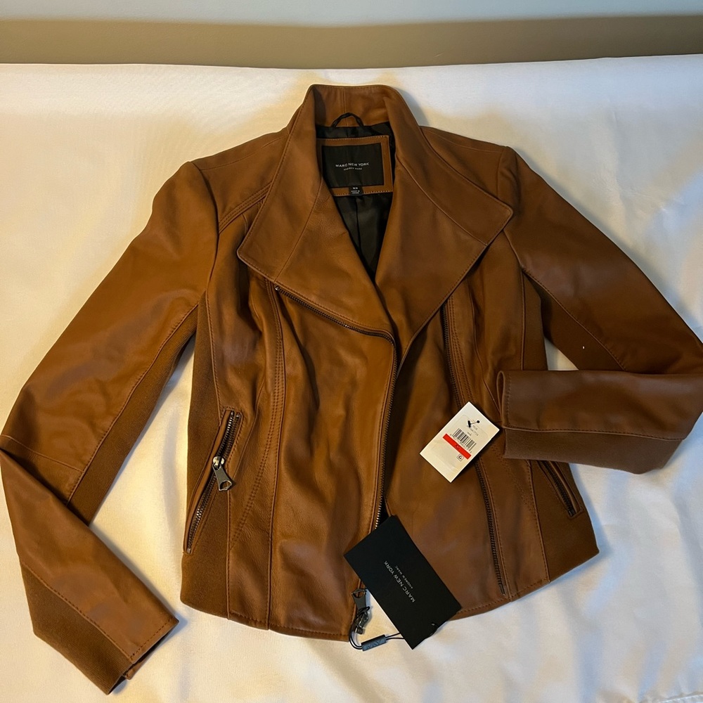 NWT Andrew Marc leather jacket in an xs.